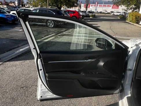 Used 2024 Toyota Camry SE image 13