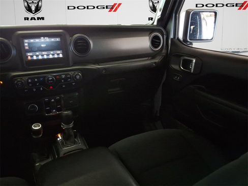 Certified 2022 Jeep Gladiator Sport image 9