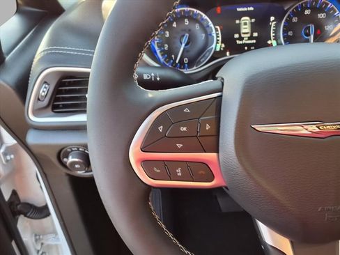 New 2026 Chrysler Pacifica Select image 10