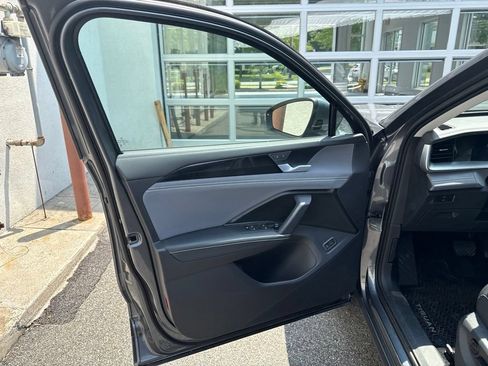 Used 2026 Volkswagen Tiguan SE AWD/4WD image 17