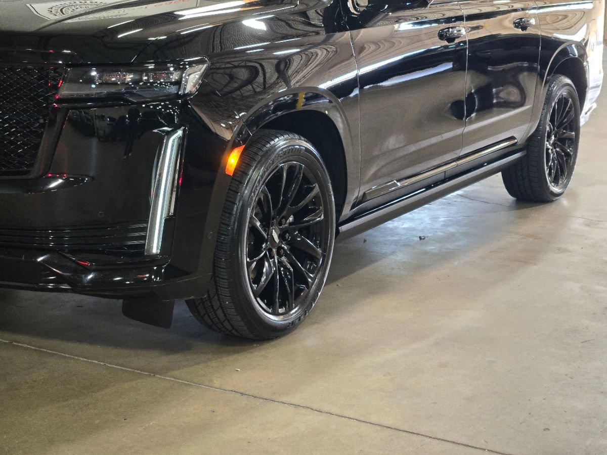 Used 2023 Cadillac Escalade ESV Sport w/ LPO, ONYX Package AWD/4WD image 15