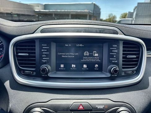 Used 2020 Kia Sorento LX image 24