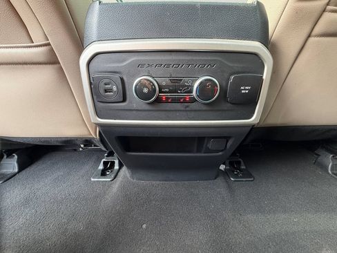 Used 2023 Ford Expedition Limited AWD/4WD image 16