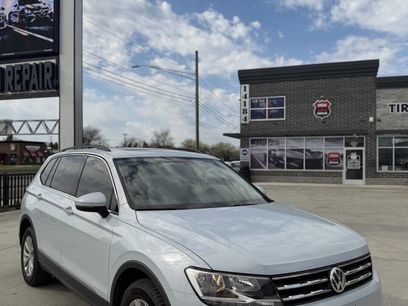 Used 2018 Volkswagen Tiguan SE w/ Panoramic Sunroof Package