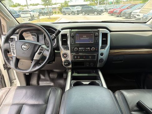 Used 2018 Nissan Titan SL AWD/4WD image 24