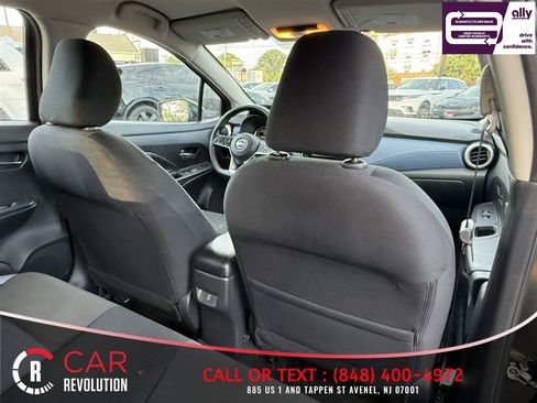 Used 2024 Nissan Versa SV w/ Trunk Package FWD image 30