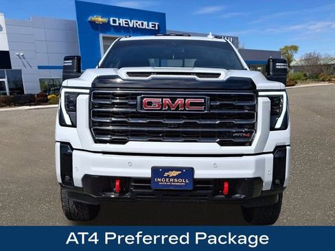 Used 2025 GMC Sierra 2500 AT4 image 3