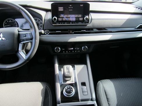 Used 2023 Mitsubishi Outlander ES FWD image 18