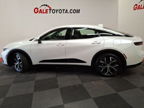 Used 2023 Toyota Crown XLE image 7