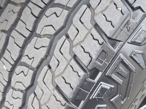 Used 2024 Chevrolet Colorado Trail Boss w/ Technology Package image 20