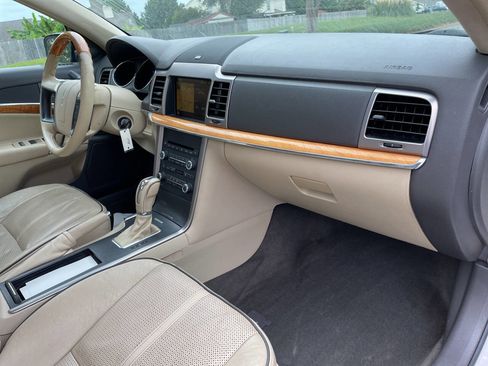 Used 2010 Lincoln MKZ image 24
