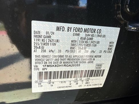 Used 2024 Ford Explorer XLT w/ Equipment Group 202A AWD/4WD image 44