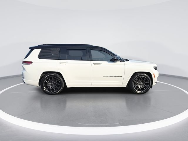 Used 2023 Jeep Grand Cherokee L Summit w/ Advanced Protech Group IV AWD/4WD image 9