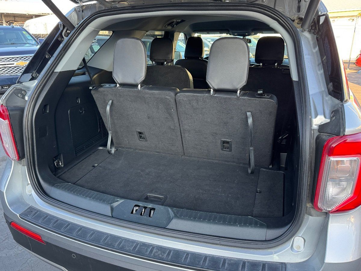Used 2023 Ford Explorer XLT w/ Equipment Group 202A AWD/4WD image 14