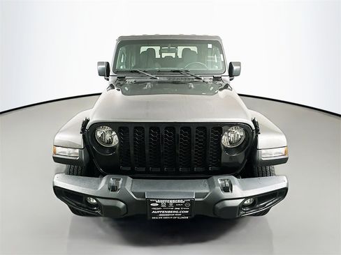 Used 2022 Jeep Gladiator Sport image 2