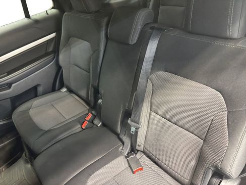 Used 2016 Ford Explorer XLT w/ Equipment Group 201A AWD/4WD image 13