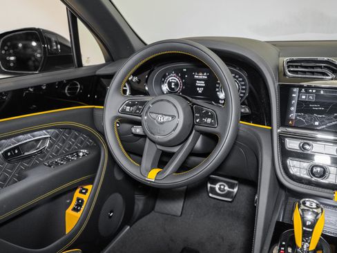 Used 2024 Bentley Bentayga Azure V8 image 29