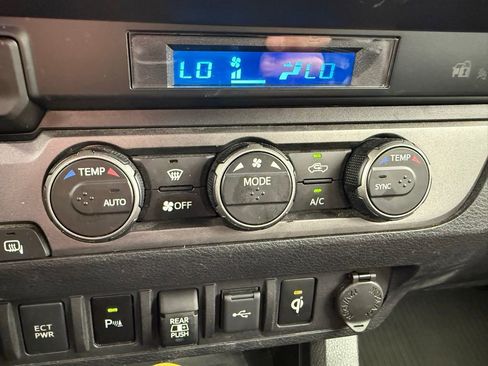 Used 2021 Toyota Tacoma TRD Off-Road w/ Technology Package image 18