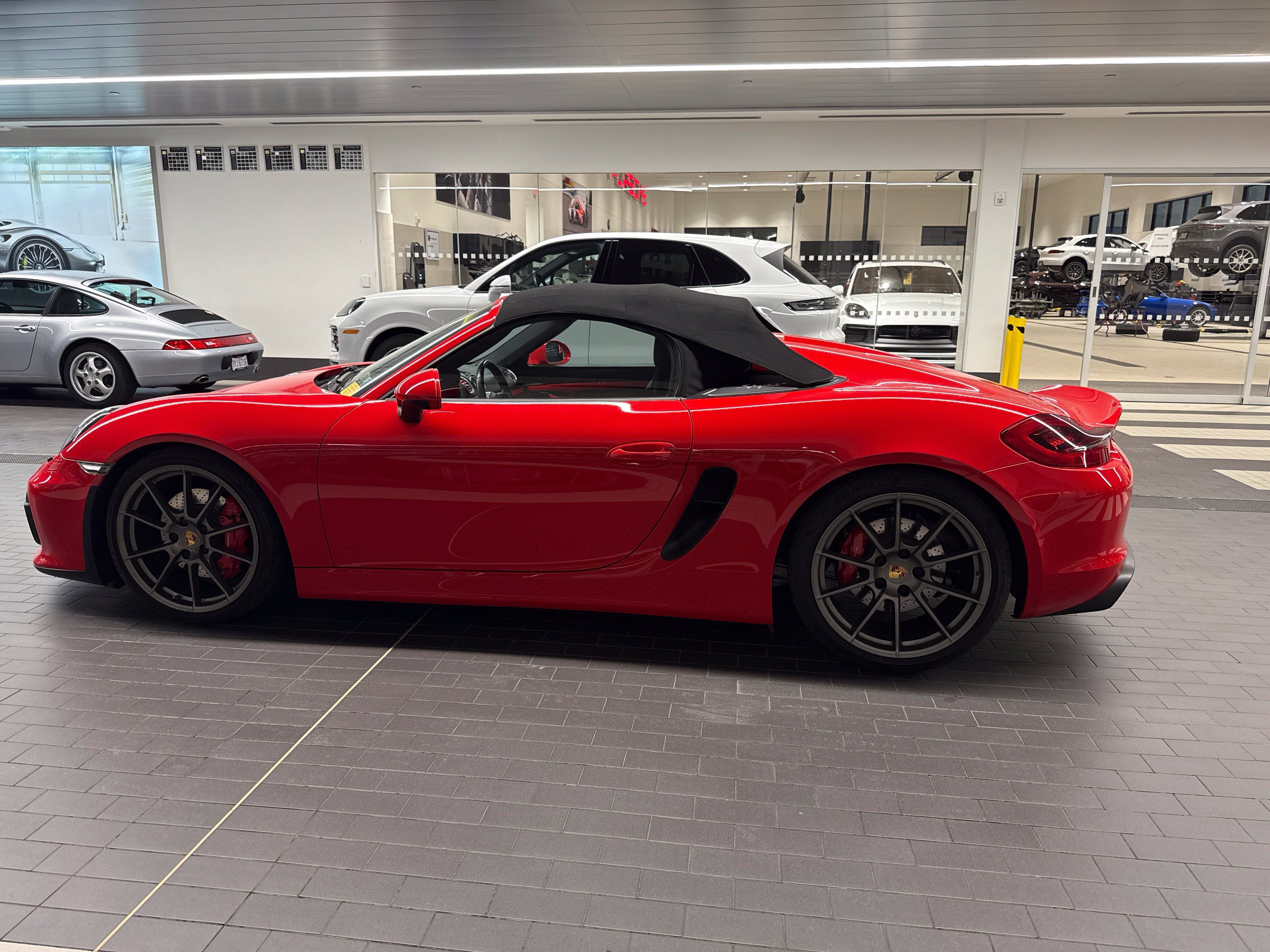 Used 2016 Porsche Boxster Spyder RWD image 8