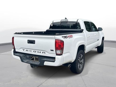 Used 2019 Toyota Tacoma TRD Sport AWD/4WD image 6