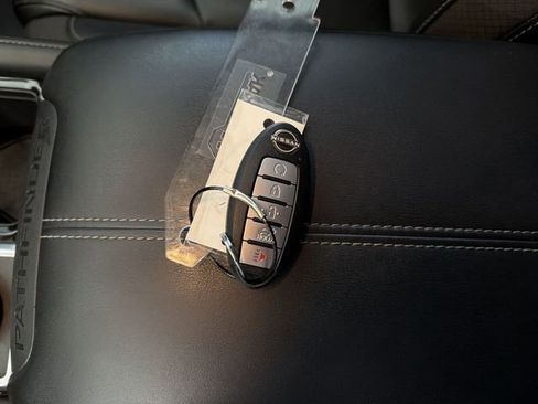 Used 2022 Nissan Pathfinder SL w/ SL Black Package image 34