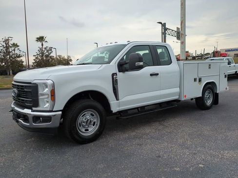 New 2026 Ford F250 XL w/ XL Chrome Package RWD image 9