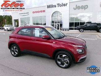 Used 2024 Hyundai Venue SEL video 1