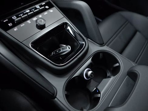 Certified 2026 Porsche Cayenne Coupe AWD/4WD image 31