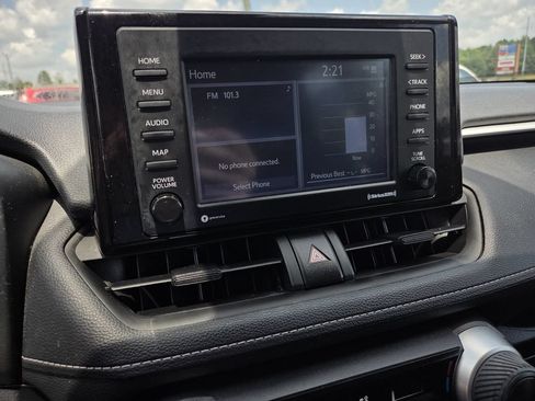 Used 2022 Toyota RAV4 LE FWD image 9
