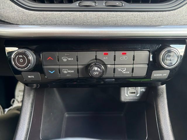 Used 2024 Jeep Compass Latitude AWD/4WD image 26