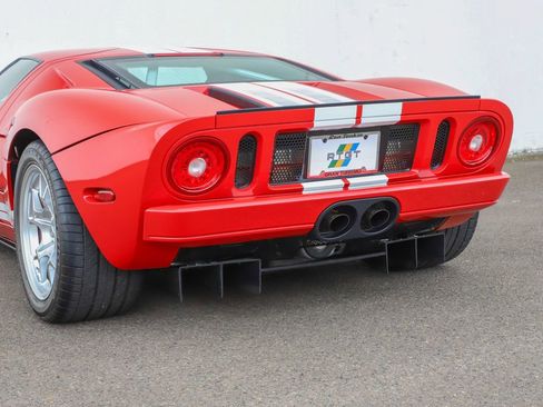 Used 2006 Ford GT RWD image 65