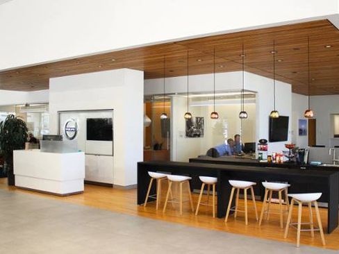 Certified 2024 Volvo XC40 B5 Ultimate w/ Climate Package image 42