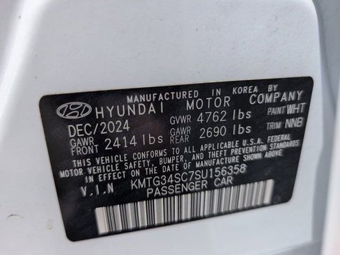 Used 2025 Genesis G70 2.5T RWD image 36