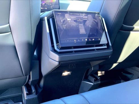 Used 2024 Tesla Cybertruck AWD Crew Cab image 34