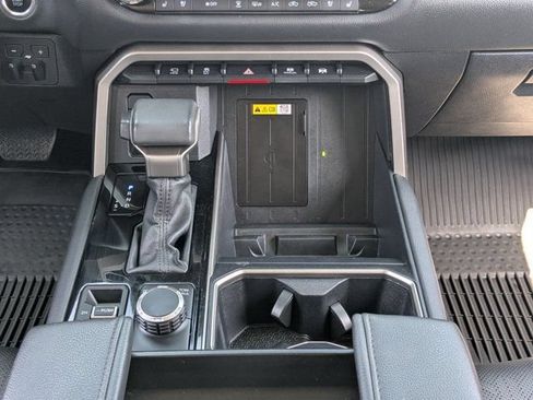 Used 2024 Toyota Tundra Limited AWD/4WD image 21