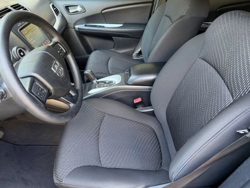 Used 2019 Dodge Journey SE w/ Blacktop Package FWD image 5