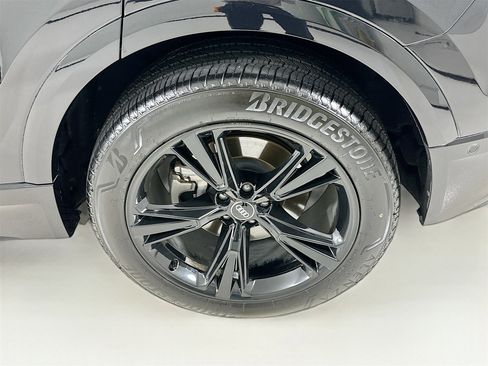 Used 2021 Audi Q8 Premium Plus image 33