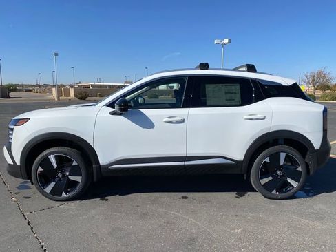 New 2026 Nissan Kicks SR image 3