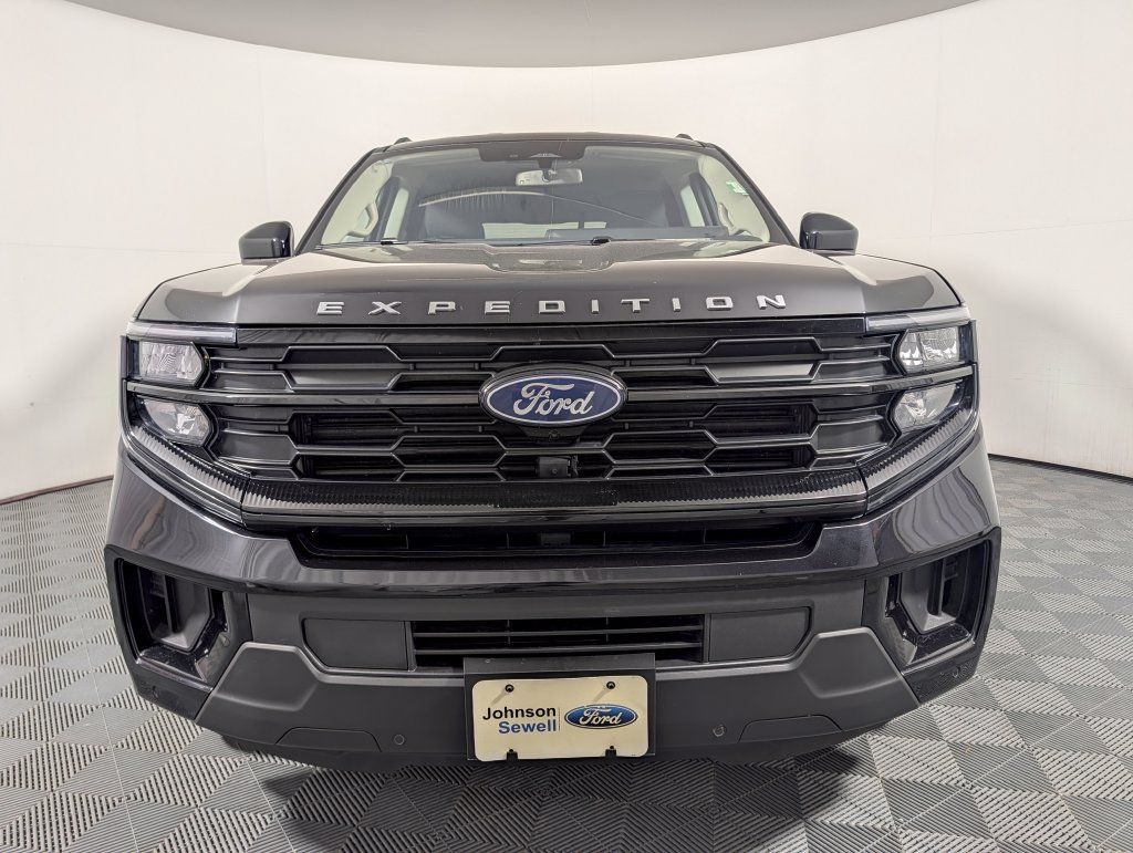 Certified 2025 Ford Expedition Active RWD image 3