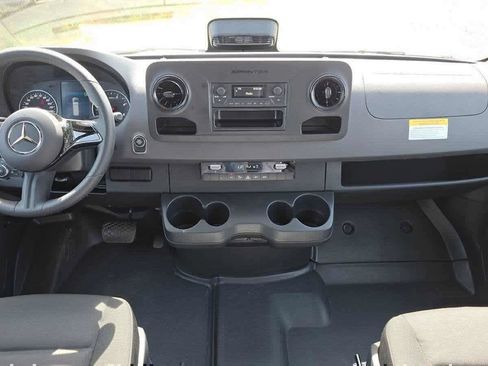 Used 2025 Mercedes-Benz Sprinter 2500 image 17