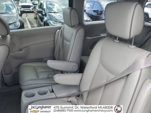 Used 2015 Nissan Quest SL w/ Tow Package FWD image 24
