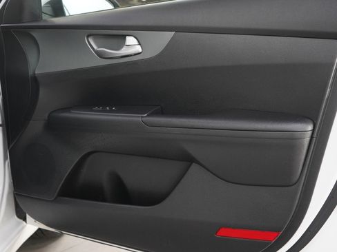 Used 2019 Kia Forte LXS FWD image 9