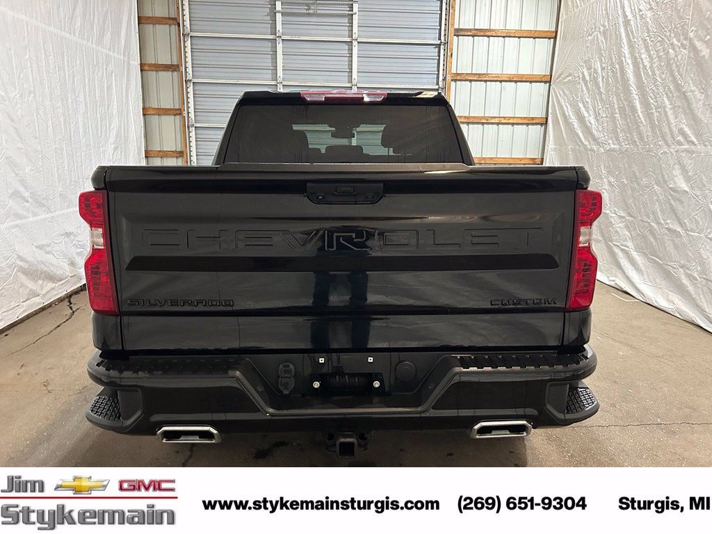 Used 2022 Chevrolet Silverado 1500 Custom Trail Boss w/ Midnight Edition AWD/4WD image 8