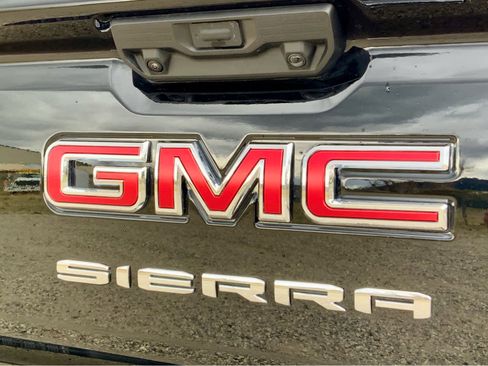 New 2025 GMC Sierra 1500 SLE w/ Preferred Package image 26