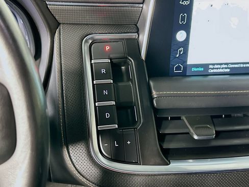 Used 2022 GMC Yukon XL AT4 AWD/4WD image 17