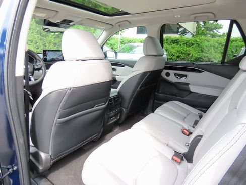 New 2025 Honda Pilot Touring image 15