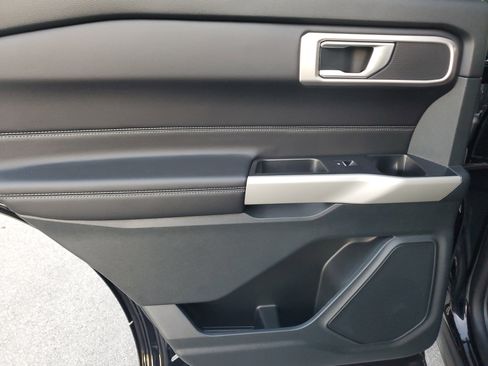 Certified 2023 Ford Explorer XLT image 29