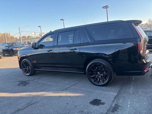 Used 2023 Cadillac Escalade ESV Sport Platinum w/ LPO, ONYX Package image 4