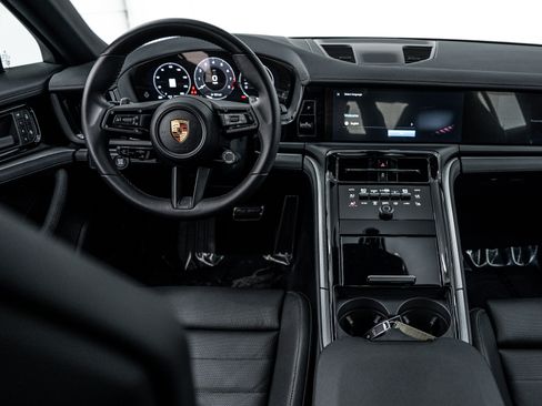 Certified 2025 Porsche Panamera 4 image 13