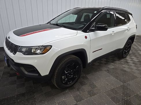 Used 2024 Jeep Compass Trailhawk AWD/4WD image 9